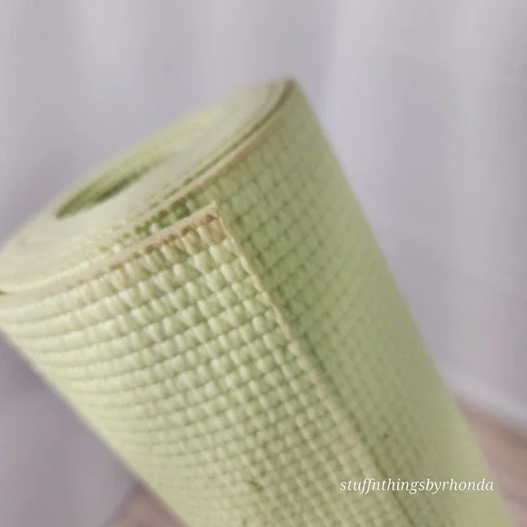 New In Package Lotus Printed Yoga Mat, Green, Lightweight 24"x68"x 3mm - Picture 5 of 5